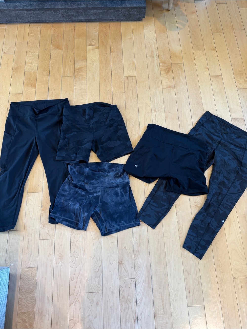 EUC lululemon capris leggings shorts align wunder under